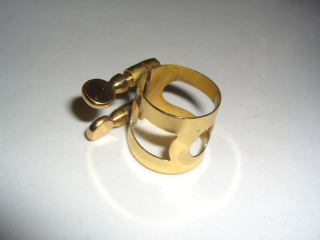 Zinner ligature for Es-Alto-Sax. Wide mouthpiece gold plated